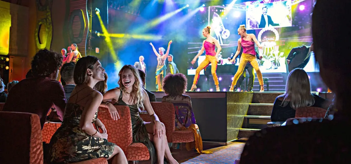 3- TEATRO SANREMO <br> EL EPICENTRO DE LAS NOCHES ANIMADAS A BORDO