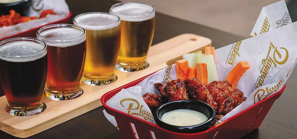 5- PLAYMAKERS SPORTS BAR & ARCADE <br> BAR DEPORTIVO Y JUEGOS EN FAMILIA