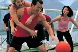 Basketball/Volleyball Court (Cancha de Baloncesto/Voleibol)