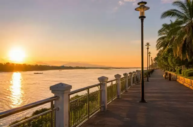 Paseo ribereño del Mekong